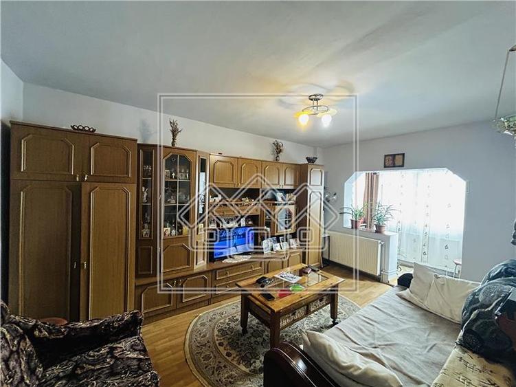 Ap decomandat, cu 2 camere, balcon, etaj 4/8 - M. Viteazu