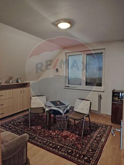 Casă / Vilă cu 8 camere de vânzare în zona Central