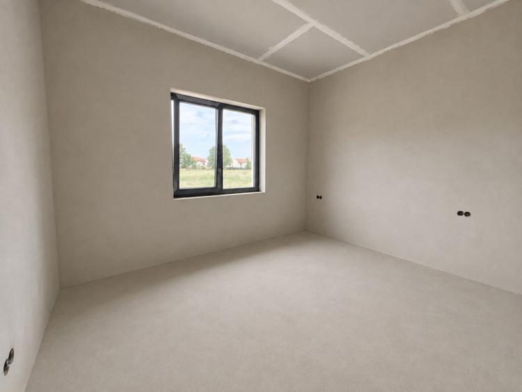 Casă finisată la cheie | 4 camere | 2 băi | norme NZEB | zona Micesti