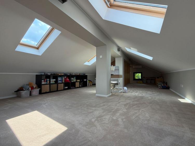 Vila duplex renovata, finisaje premium