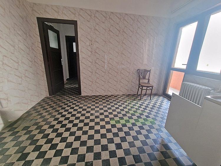 Apartament in vila, 5 camere, 130 mp, zona Banu Manta-Piata Ion Mihalache