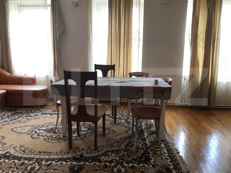 Casa de vanzare, cu 7 camere, 350 mp u & 2850 mp teren