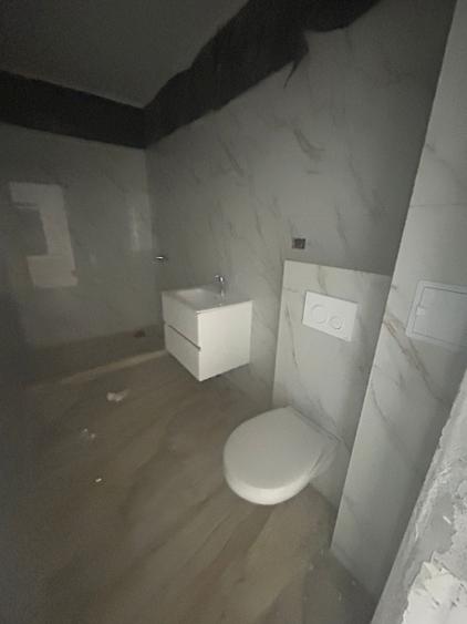 Apartament 3 camere decomandat, 35mp curte proprie, metrou Berceni
