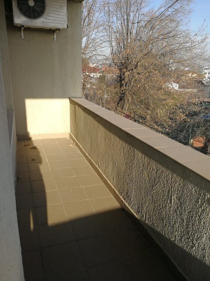 Apartament 3 camere, loc parcare subteran, living 50m2, zona Pod Constanta
