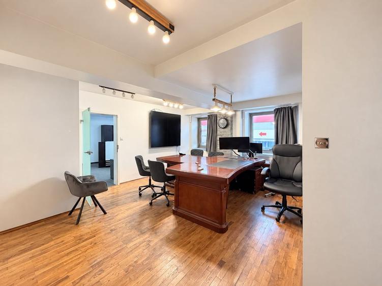 Spatiu comercial / birouri - 230 mp | Parcare privata