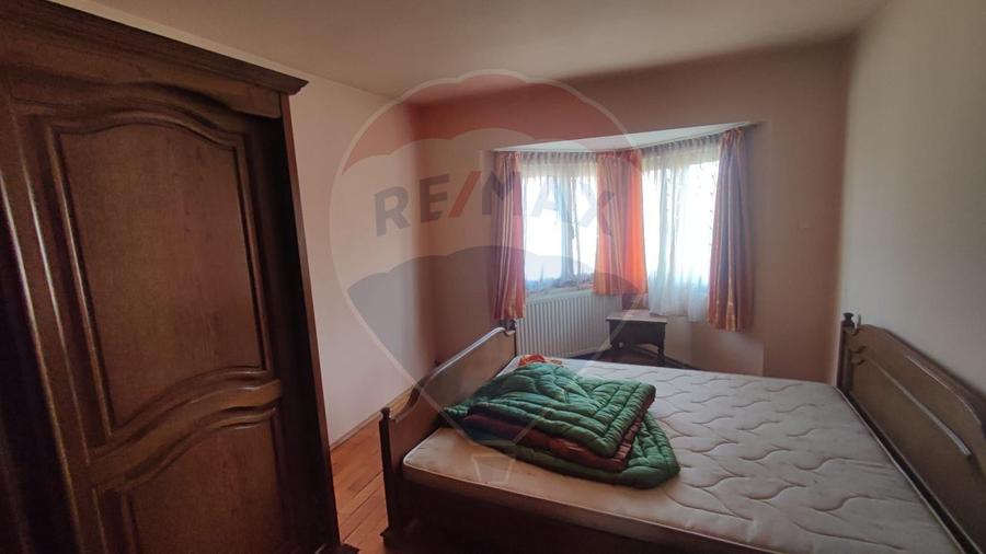 Casă cu 6 camere de vânzare, teren generos, Osorhei