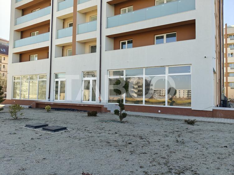 Spatiu comercial 84 mp cu vitrina si 4 locuri de parcare de inchiriat