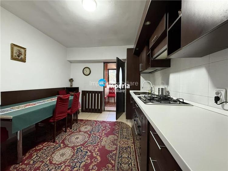 Inchiriez apartament 3 camere, decomandat, Zona Nicolina - Podu Ros - 6