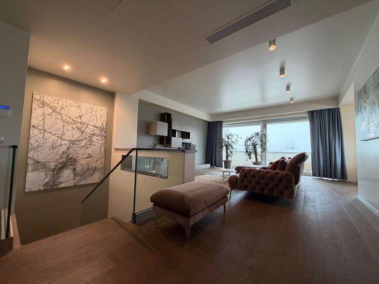 Apartament  ultrafinisat cu 3 dormitoare, mobilier modern si garaj