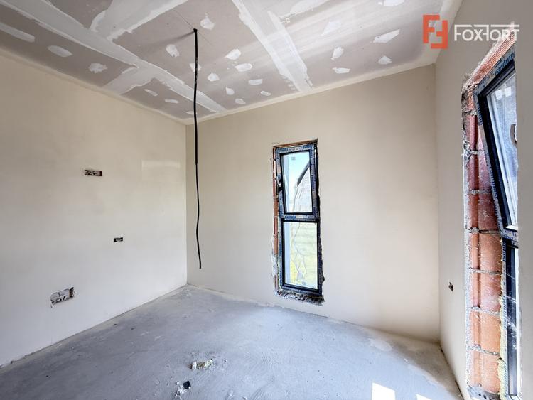 Duplex cu 3 camere si teren de 247 mp de vanzare in localitatea Sacalaz