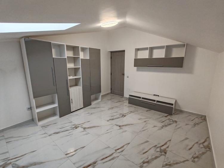 Apartament complet mobilat de închiriat.