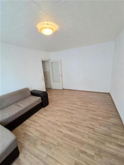 Apartament 3 Camere, Semidecomandat, zona Badea Cartan