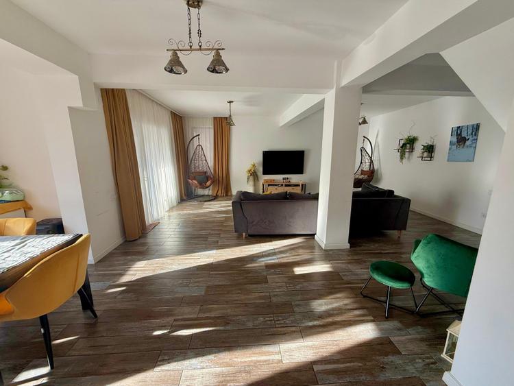 Casa moderna cu 4 camere, garaj 3 masini, curte amenajata – Valu lui Traian