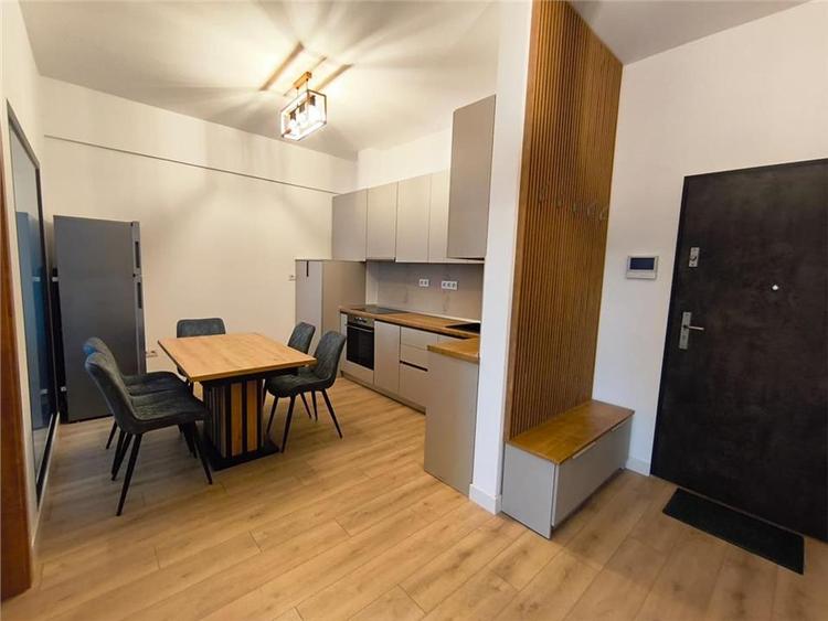 Apartament Ultra Central Bloc Nou Etaj Intermediar Loc de Parcare Subteran