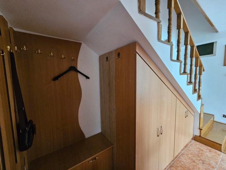 Închiriere casă P+E, 3 camere, 2 băi, curte, C. Șagului - Brâncoveanu