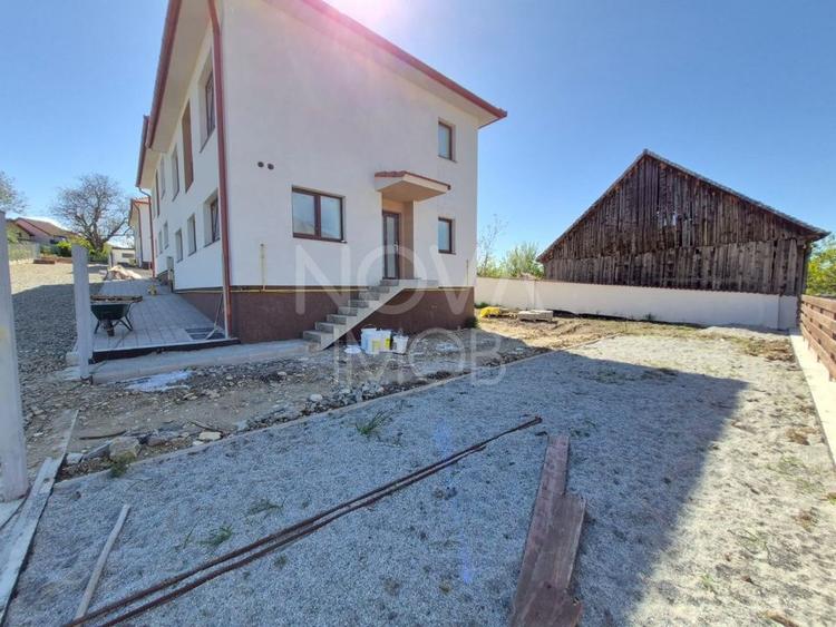Casa tip duplex, la alb - Sura Mica - COMISION 0