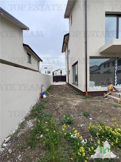 Vila moderna, individuala cu 4 camere , 3 bai , Living , terasa acoperita, inca