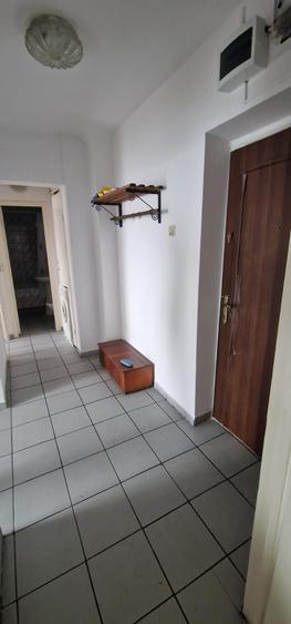 Republicii ,se vinde apartament decomandat ,2 camere ,pret 67000 euro neg