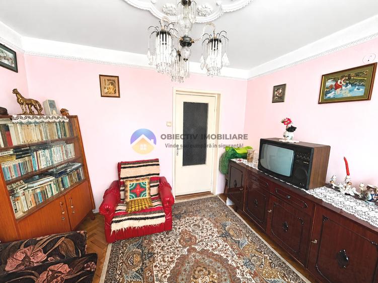 Apartament 4 camere. ,Bdul Traian la H-uri Piatra Neamt.