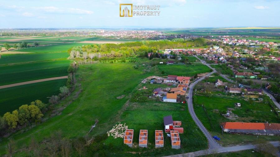 Case individuale în stadiu de roșu la 8Km de Arad -Loc Calugareni
