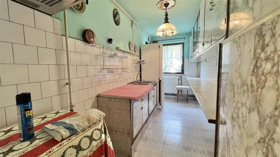 Apartament de vanzare 3 camere cu pivnita mare, Astra, Brasov