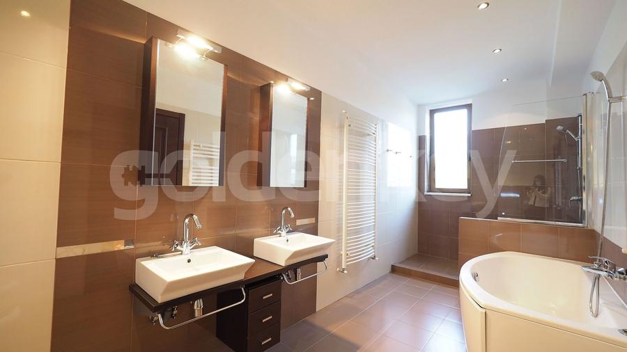 Apartament generos cu 4 camere | 32mp terase | 2 garaje