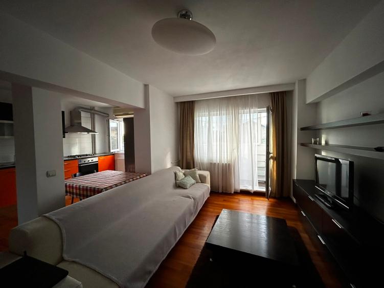 Apartament 2 camere semidecomandat Calea Calarasilor,Muncii, la metrou
