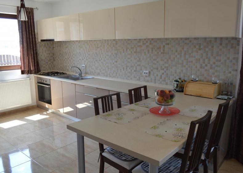 Sabareni Vila P+1, 425 mp teren,padure, terasa+pivnita,TVA inclus,predare rapida