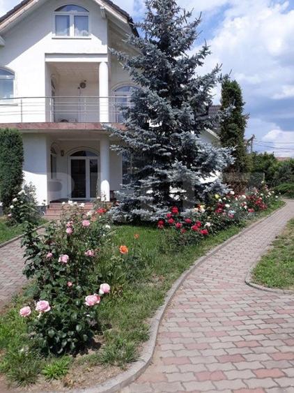 Casa cu 5 camere, 386 mp, Sangeorgiu de Mures, zona Apollo Spa