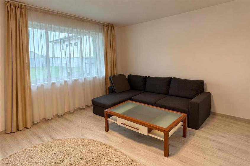 Apartament modern 2 camere curte si 3 parcari Selimbar