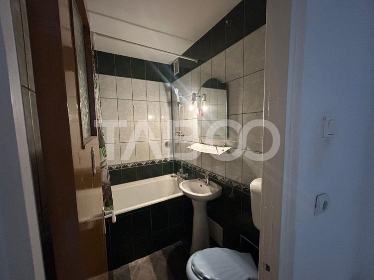 Apartament 3 camere 60 mpu cu balcon si pivnita in zona Mihai Viteazu