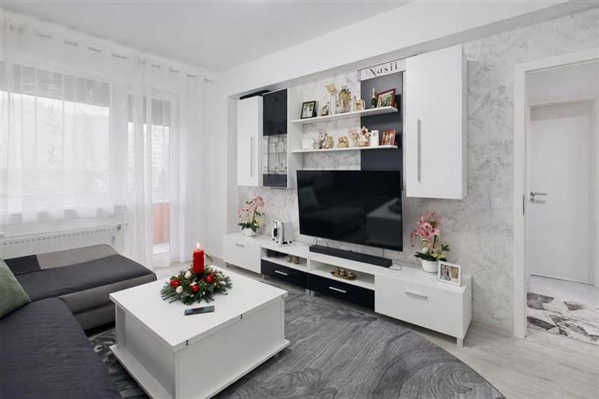 TUR 3D! Decomandat,mobilat,accesorizat, balcon,spatii depozitare,loc parcare, Gr