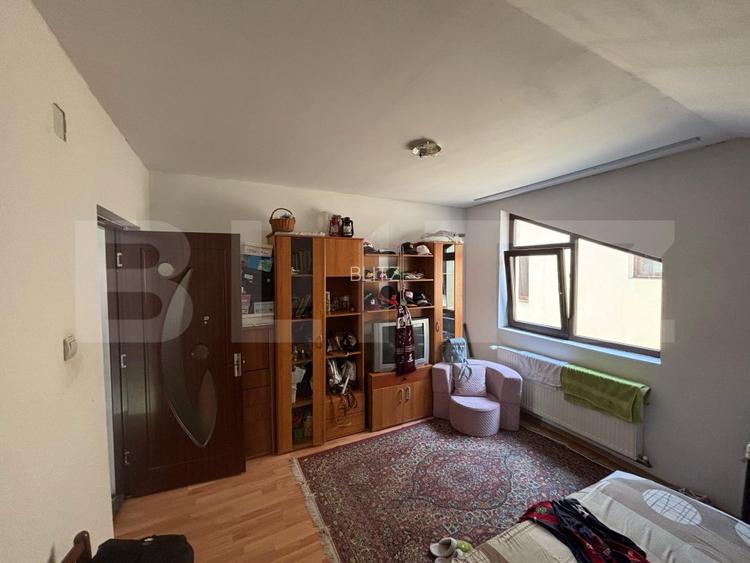 Casa de vanzare cu 5 camere, 200 mp, zona Micro 3 - 6