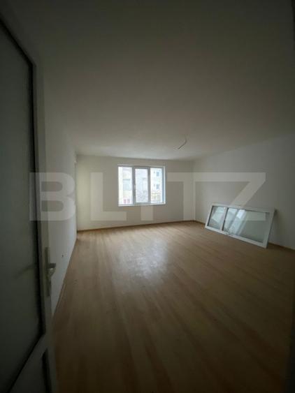 Casa de vanzare, cu 7 camere, 390 mp - Versatilă și Centrală!