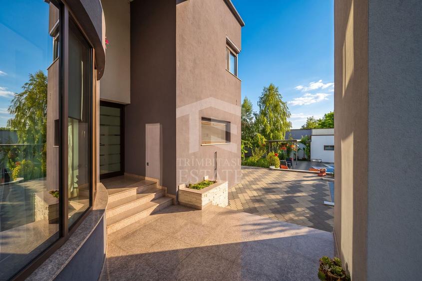 Vilă 342 mp cu piscină și 800 mp teren / 4 dormitoare / Pleașa