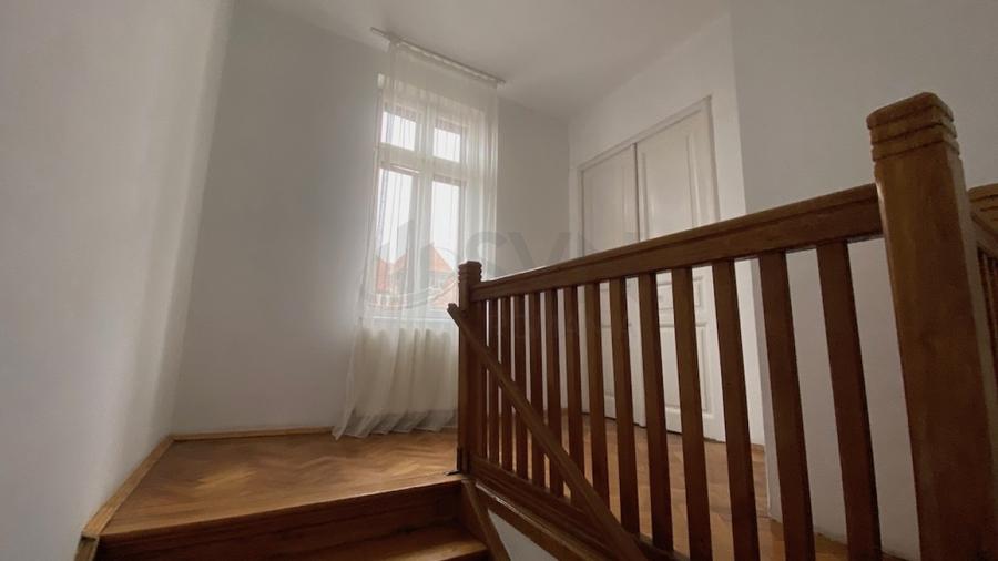 REA0088440 Apartament 7 camere - zona Capitale - intrare separata