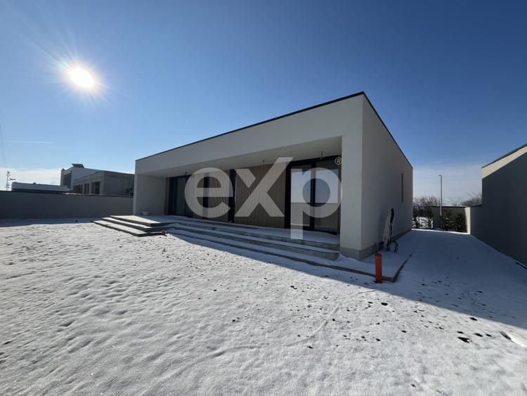 De vanzare casa parter moderna panouri pompa de caldura garaj Laguna Verde