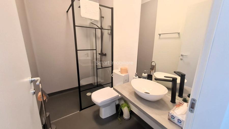 Pensiune moderna 12 camere 4600 mp Valea Avrigului - 13