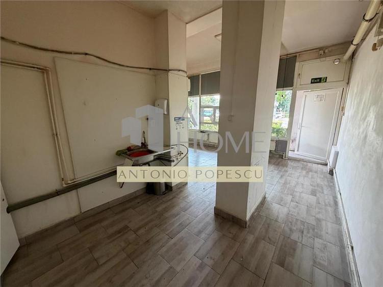 Spatiu comercial stradal, parter de bloc, Ploiesti, Bd. Bucuresti.