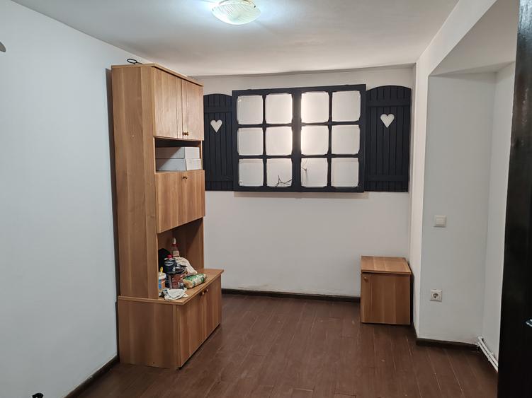 Apartament 4 camere liber la vanzare zona Securitatii