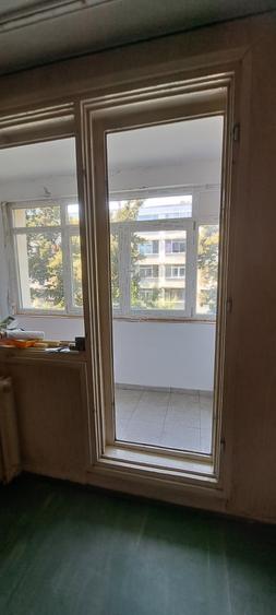 4 camere decomandat 2/4 metrou 1 Decembrie