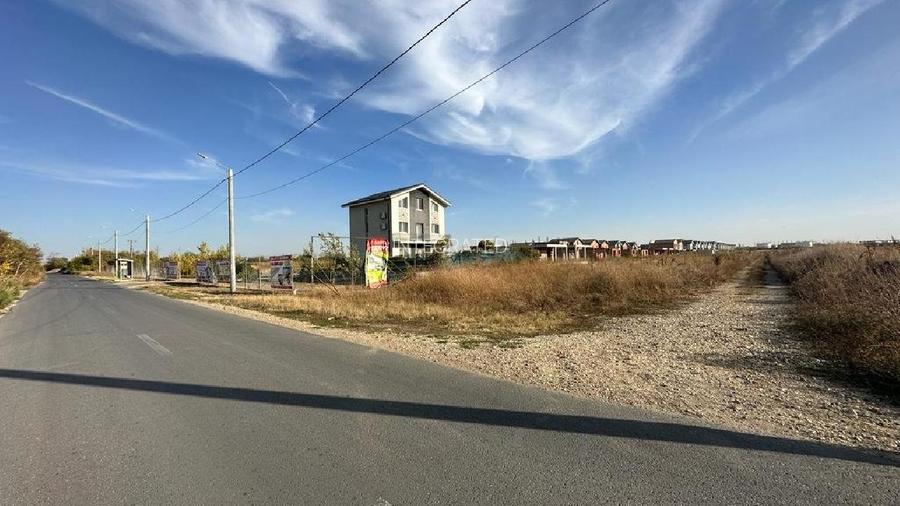 OTOPENI - Teren intravilan - 11,036 mp  - front 15,2 ml - 6