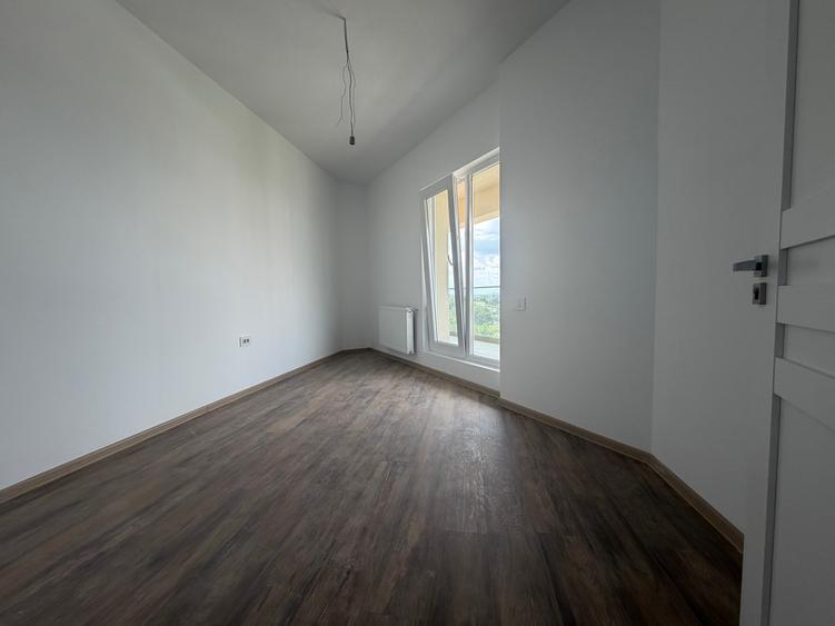 Apartament 3 camere,2 bai,centrala proprie,mutare imediata,TVA inclus in pret!