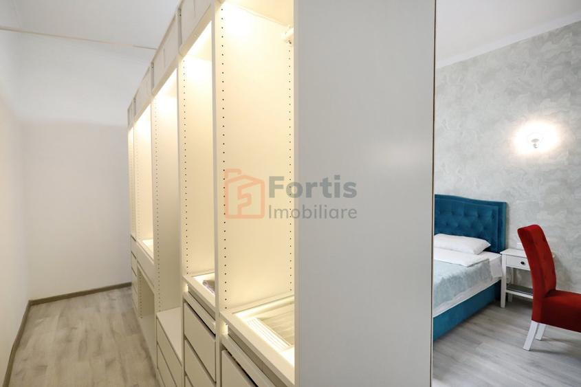 Ansamblu rezidential de vanzare compus din trei apartamente