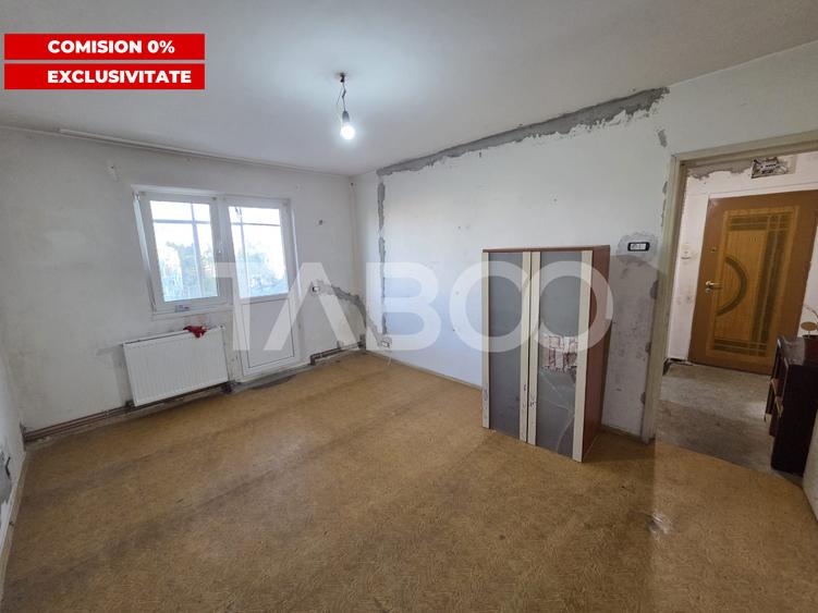 Apartament 2 camere semidecomandat zona Tudor Vladimirescu etaj 4