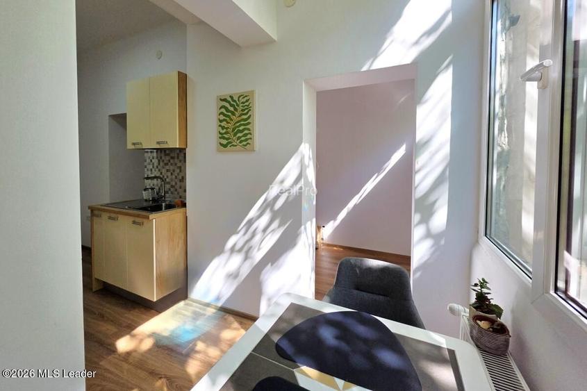 Piata Romana, 4 camere 138 MP total, Etaj 2/9, renovat - utilat, liber - 50