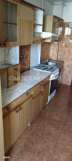 Vand apartament 3 camere zona Spitalul Judetean