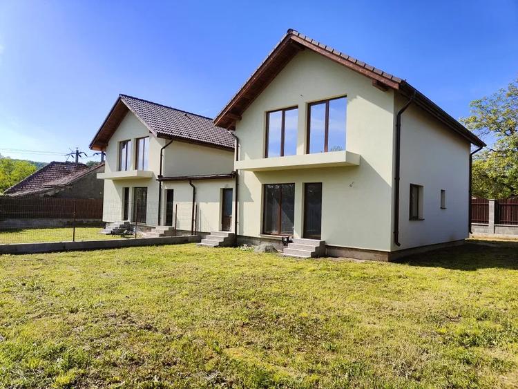 Duplex cu CF, Garaj, teren de 384 mp, Gilau
