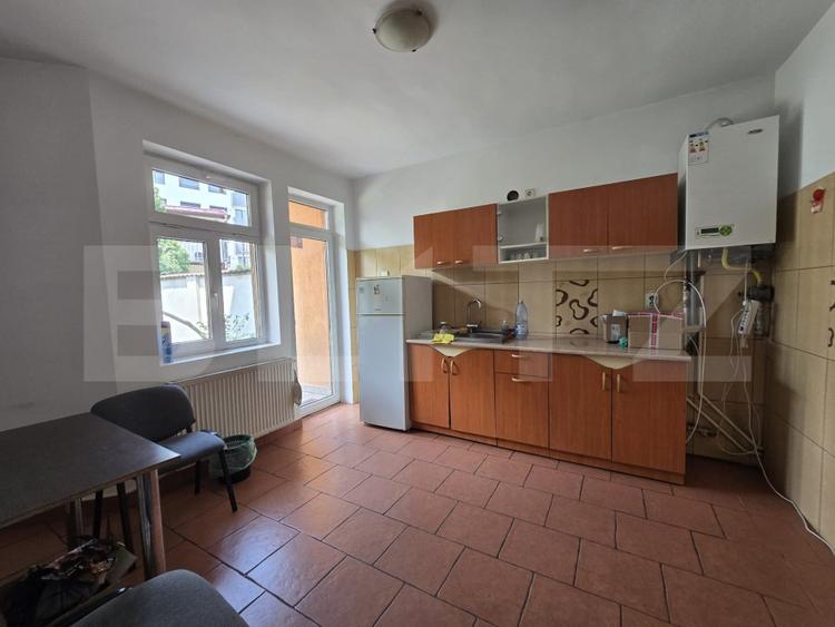 Casa de vanzare, cu 9 camere, 308 mp, zona RrM1