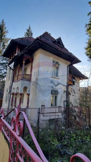 Casă / Vilă interbelica de vanzare +teren,Predeal